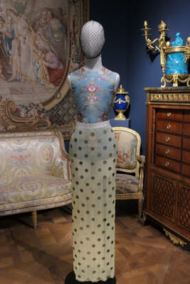 2 piece outfit on mannequine